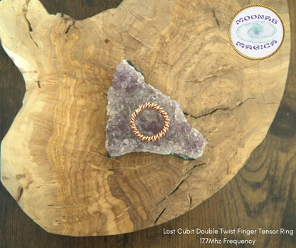 Lost Cubit 1/8 Double Twist Finger Ring